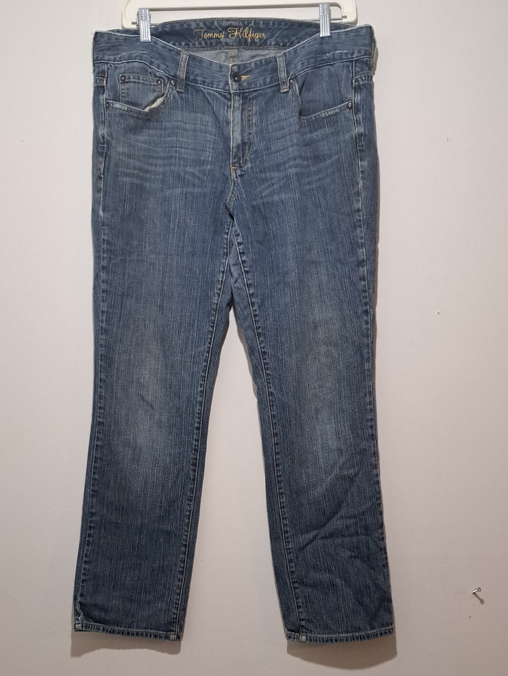 Tommy Hilfiger Men’s Medium Wash Straight Jeans